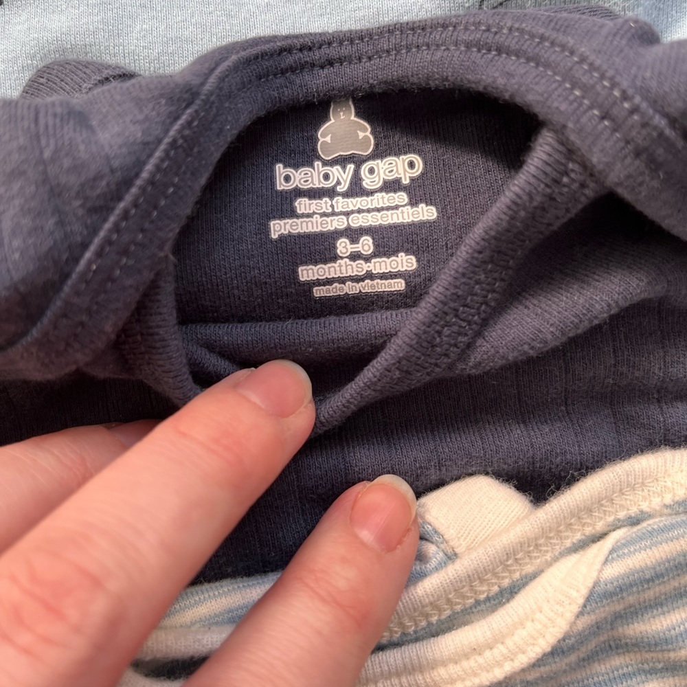 Baby gap 3-6 bundle - Picture 3 of 4